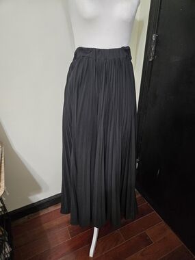 Black Pleated Maxi Skirt
